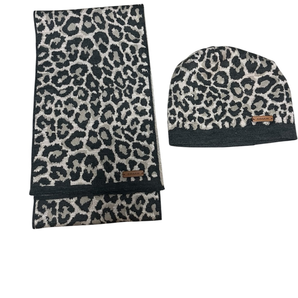 Coach matching scarf and beanie hat set.
Leopard print.